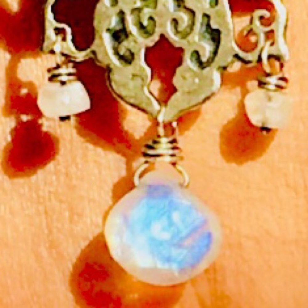 💙HOST PICK💙 Sterling Rainbow Moonstone Earrings! - Picture 3 of 8